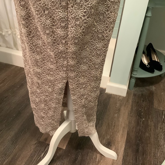 R&M Richards plus size floor length evening gown - Picture 13 of 16